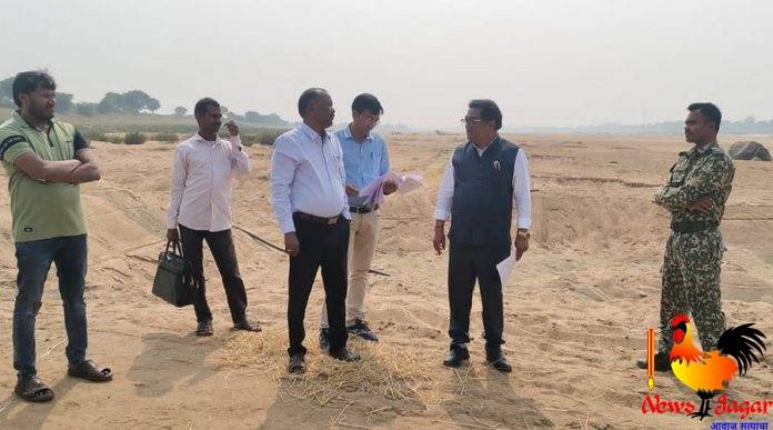 Illegal sand mining exposed by MLA Dr.Holi Illegal sand mining exposed by MLA Dr.Holi