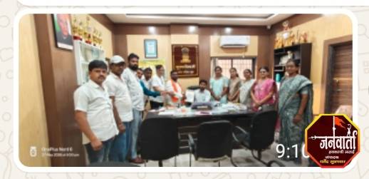 किमान पिण्याचे पाणी द्या, स्वछता करा, आदरणीय सुधीरभाऊंच्या फंडातील कामे तात्काळ सुरू करा